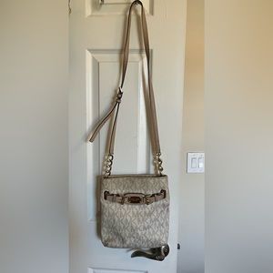 Michael Kors crossbody in USED Condition